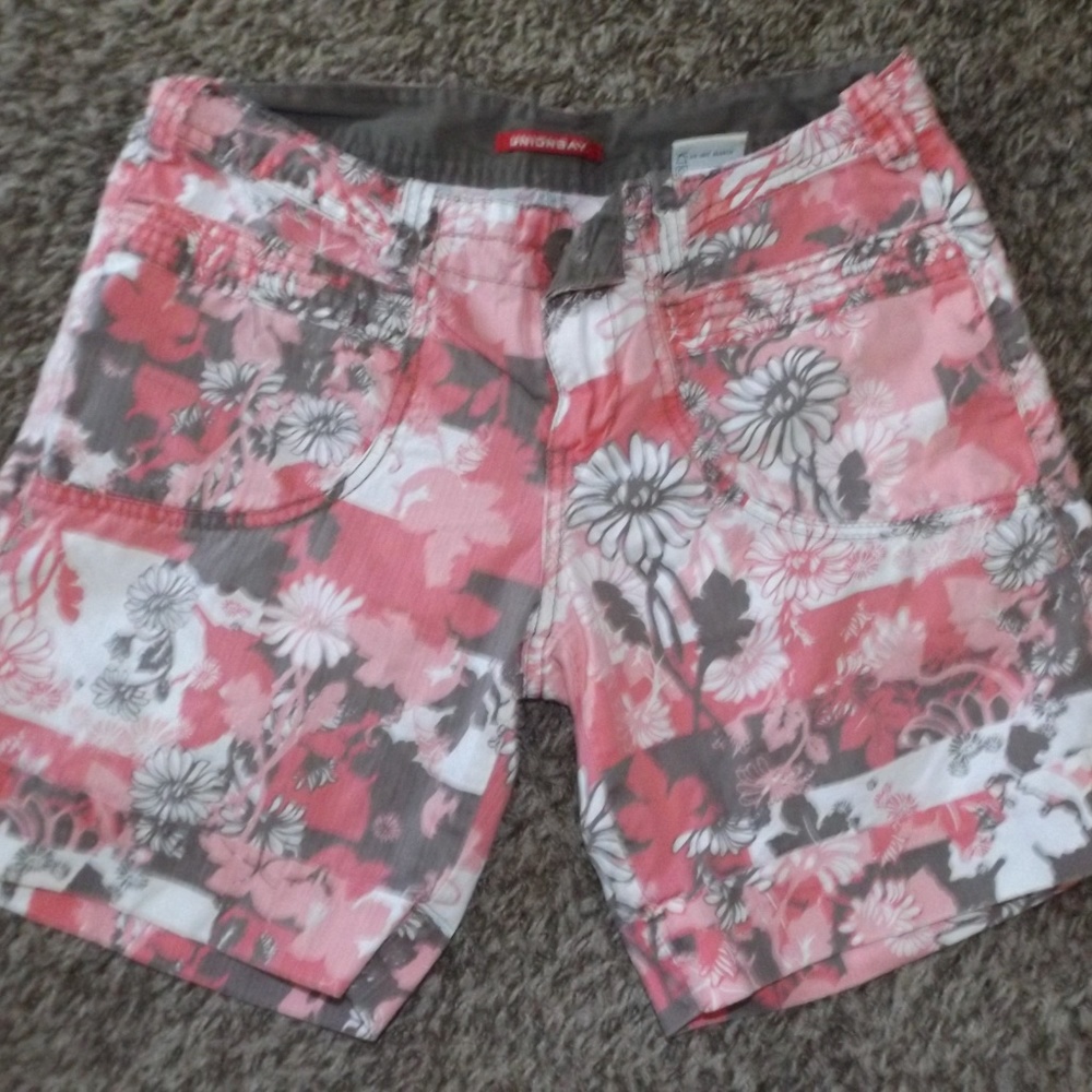 Union Bay Pink, white  and gray floral shorts sz 5